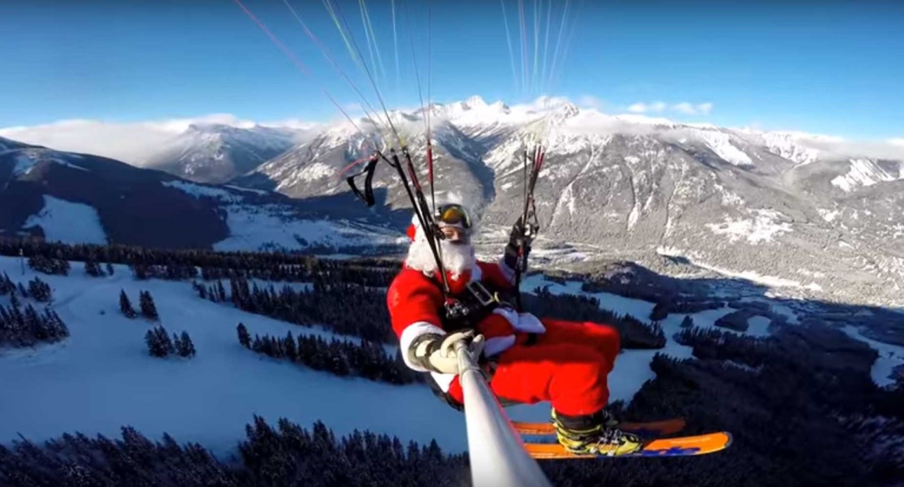 santa paraglide