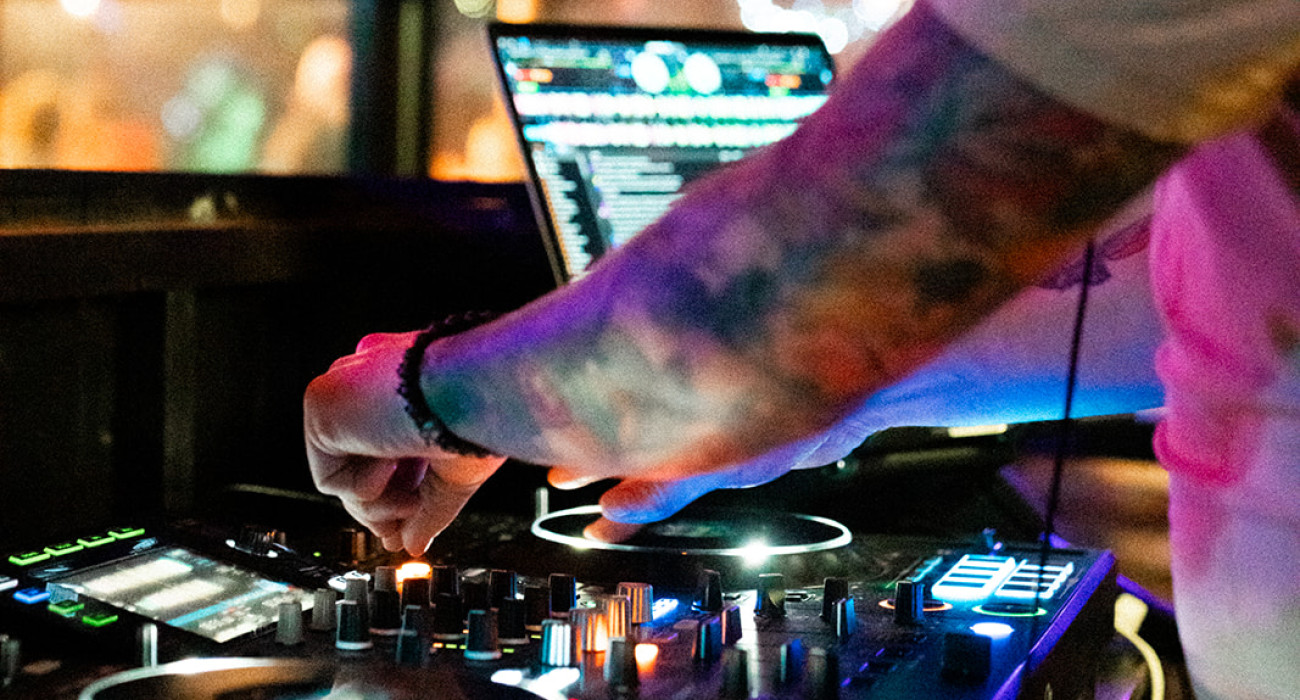 Panorama Pride TBar 10